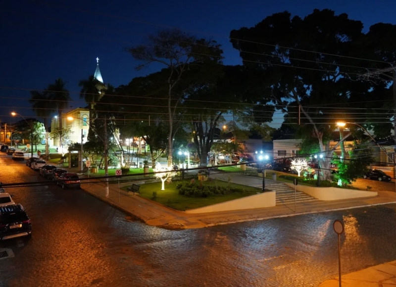Praça Matriz ganha luzes de Natal
