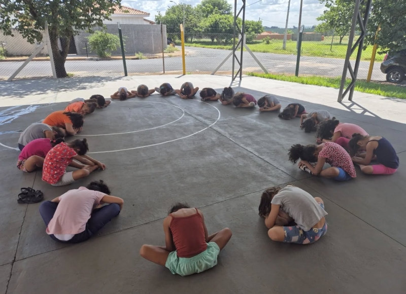 A aula de balé no Recriança Tio Pica-Pau acontece em combinação perfeita de foco, concentração e diversão