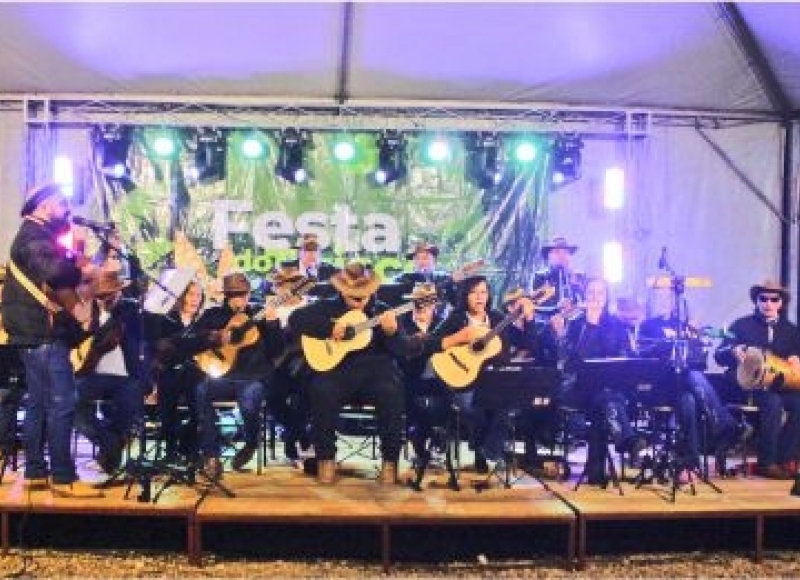 Frio e moda de viola na 1ª noite da Festa do Tirisco