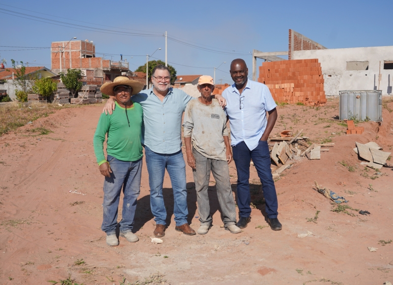 Prefeito Omar Nagib e Vice-prefeito Paulão Santos acompanham obras em andamento no município