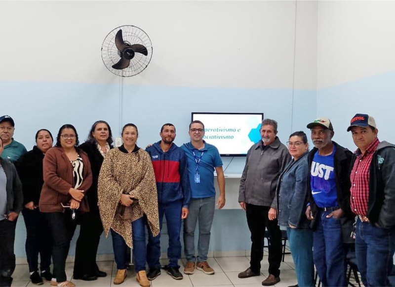 Palestra sobre Associativismo e Cooperativismo reúne produtores rurais em Santa Rosa
