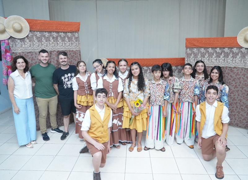 Fechando a programação teatral da semana, o espetáculo Flor do Meu Sertão emocionou o público 