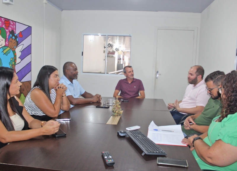 Departamento de Educação recebe visita institucional do vice-prefeito e secretário de Educação de Brodowski