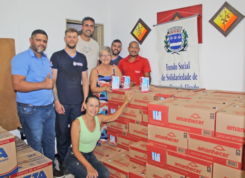 Supermercado Gricki doa 1.572 litros de leite ao Fundo Social de Solidariedade de Santa Rosa de Viterbo