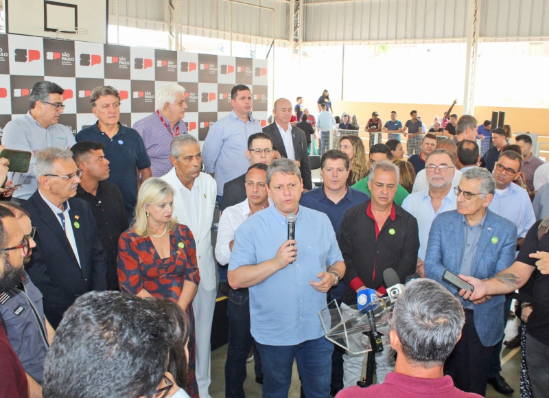 Prefeito Omar Nagib reitera pedido por Curso de Mecatrônica durante inauguração de Escola Técnica em Cravinhos 