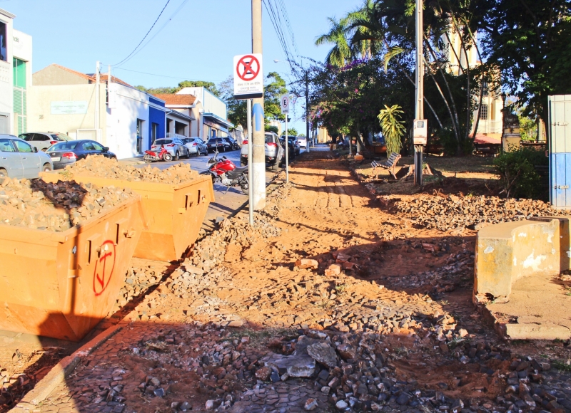 Começou a reforma da praça Dr. Guido Maestrello (praça da Matriz)