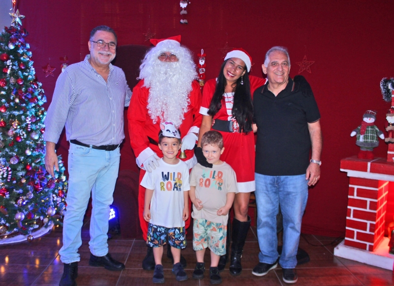 A Praça da Matriz voltou a ser espaço de orgulho, reencontros e alegria com a inauguração do Natal Iluminado