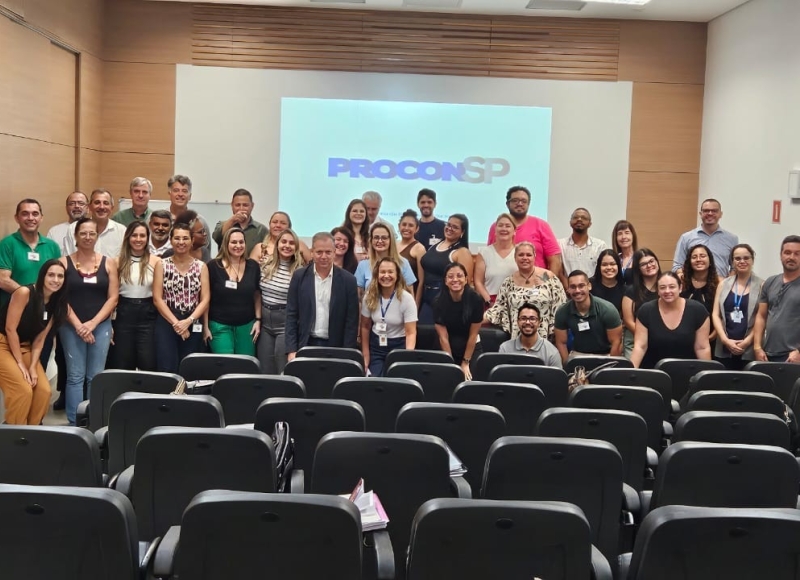 Capacitação de servidoras do PROCON para atendimento ao público