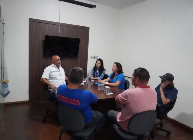 Chefe de Gabinete Guilherme Felizardo se reúne com equipes de fiscalização para alinhar ações