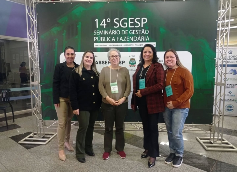 Servidores da Prefeitura de Santa Rosa de Viterbo participaram de seminário sobre Reforma Tributária em Ribeirão Preto