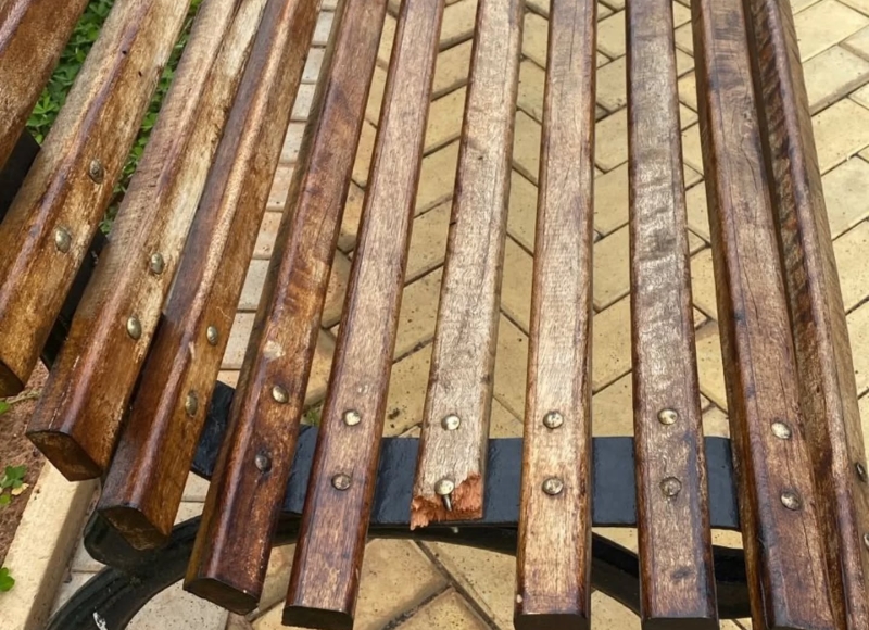 VANDALISMO NA PRAÇA MATRIZ