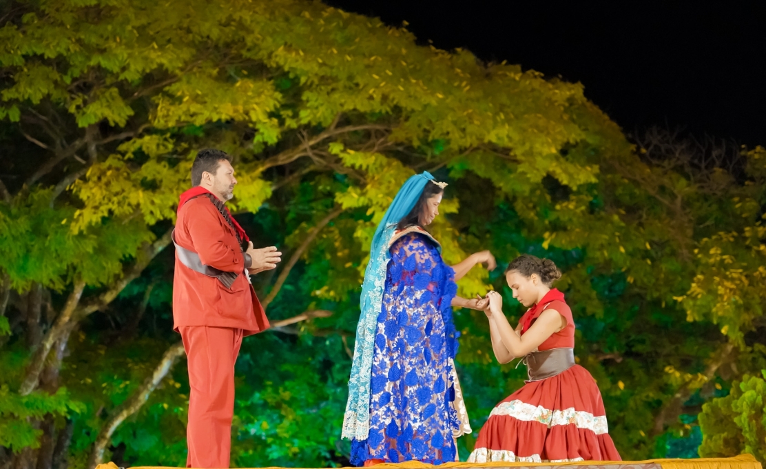 Noite de música e teatro na Praça Matriz
