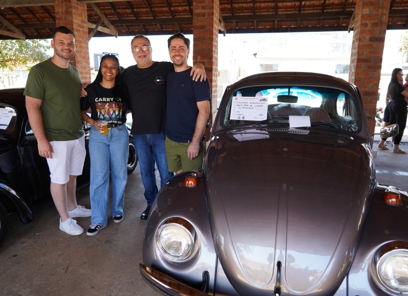Sucesso no 1º Encontro de Carros Antigos em Santa Rosa de Viterbo