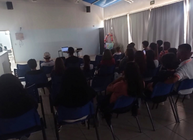 Centro Cultural recebe estudantes da E.E. Salustiano Lemos para Sessão de Cinema