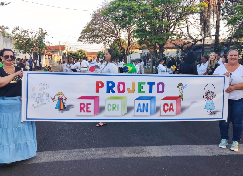 Que emoção ver nossas crianças do Recriança enchendo a avenida de alegria no Desfile Cívico! 