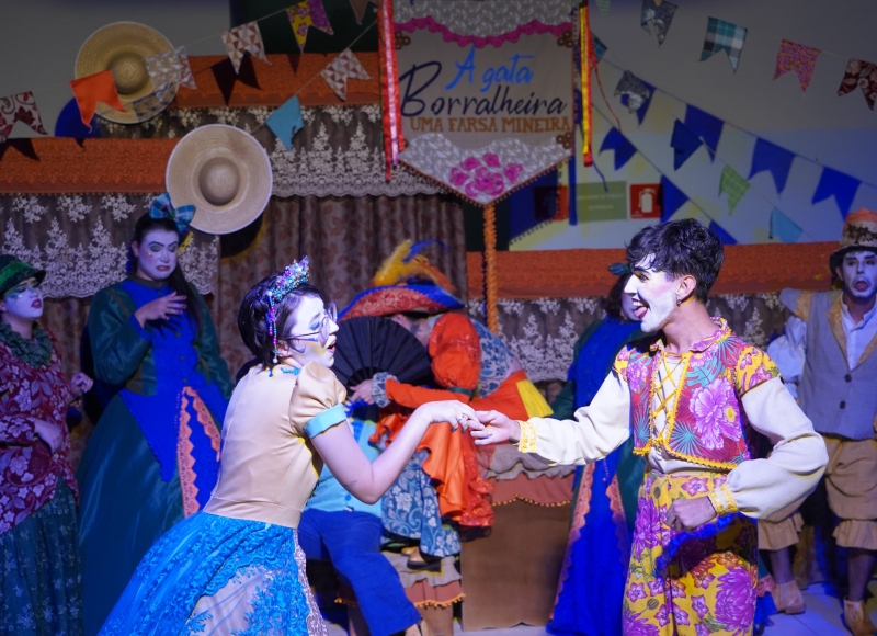Centro Cultural recebeu o espetáculo “A Gata Borralheira – Uma Farsa Mineira”