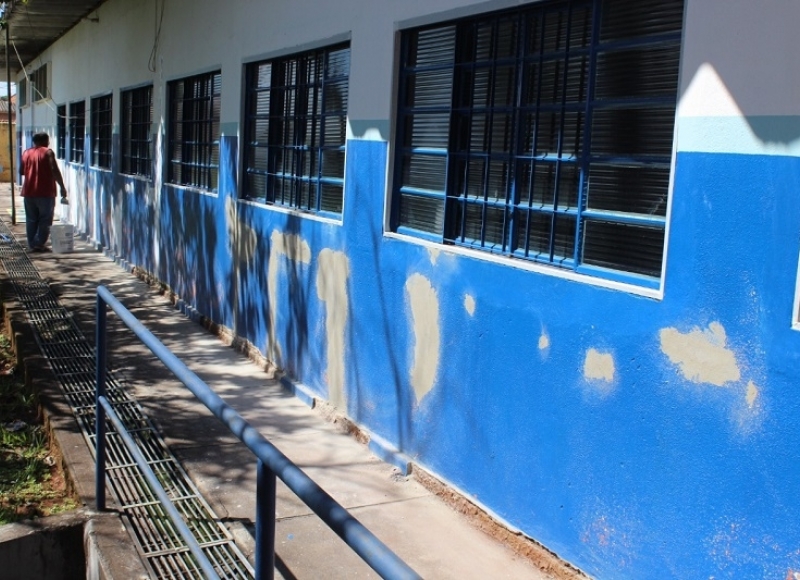 Escolas municipais recebem manutenção visando retorno das aulas presenciais