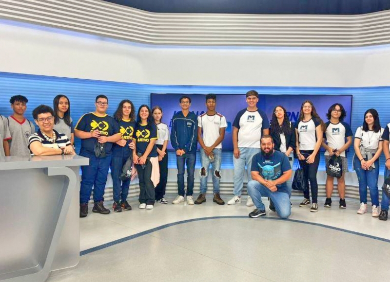 Estudantes santa-rosenses classificados no EPTV na Escola conheceram os estúdios da emissora em Ribeirão Preto