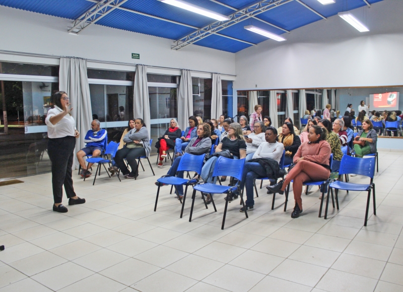 Profissionais da Rede Municipal de Ensino recebem treinamento de primeiros socorros e combate a incêndio
