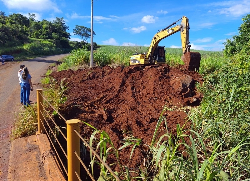 Ponte sobre o Rio Cubatão está interditada